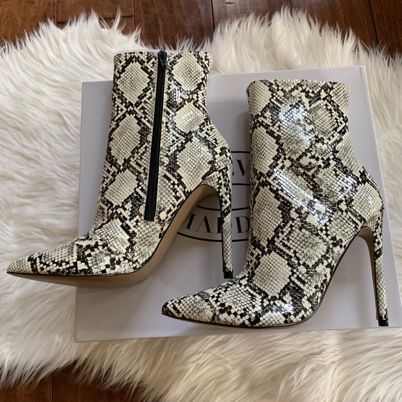 New Steve Madden Whimsy Snakeprint Booties - Picture 6 of 8